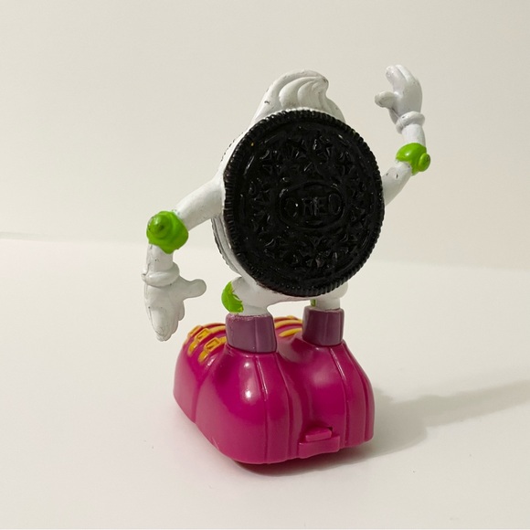 Vintage 1993 Oreo Cookie Plastic & Vinyl Friction Pull Back Toy - Picture 4 of 14